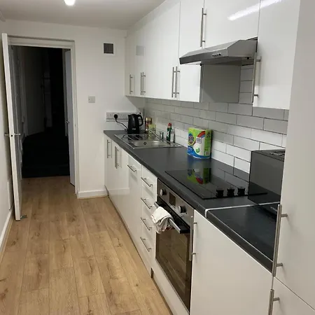 Mayfair Modern 2 Bed * London