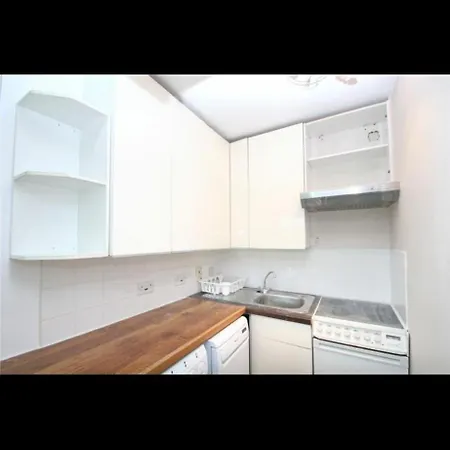 Mayfair Modern 2 Bed Apartment *