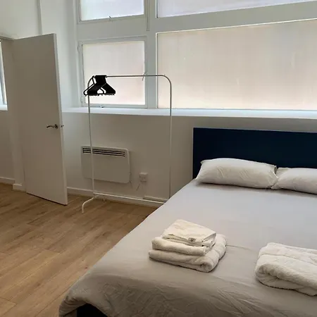 Mayfair Modern 2 Bed Apartment
