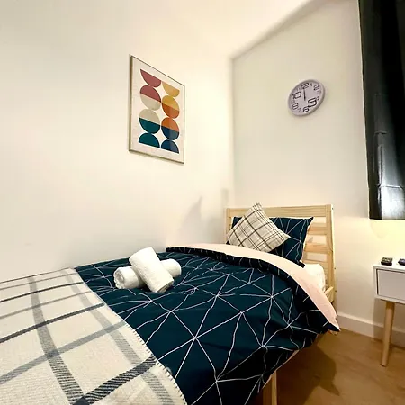 Bright Flat In Centre * London