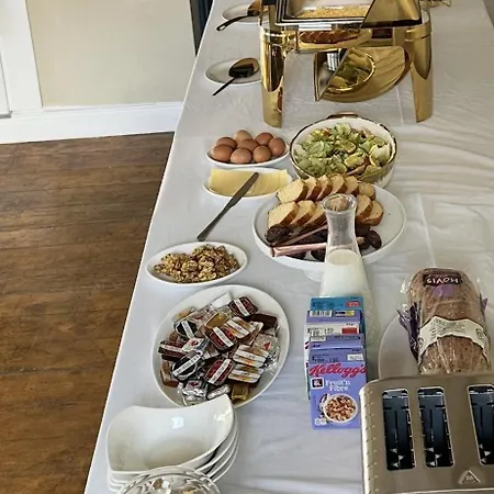 Hotel Ariana - Near Wembley And