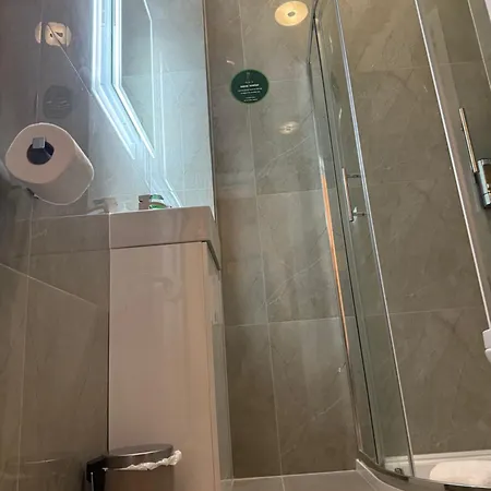 Hotel Ariana - Near Wembley And London