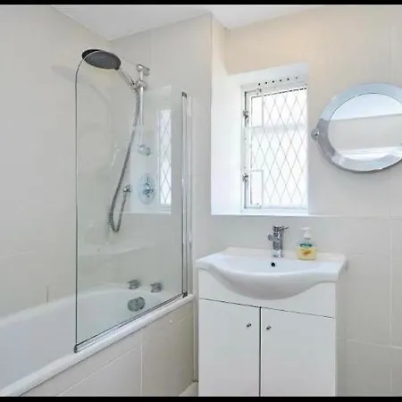 Oxford Street 2 Bed