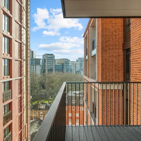 Hyde Park Luxury 2br 2ba Balcony Apartment