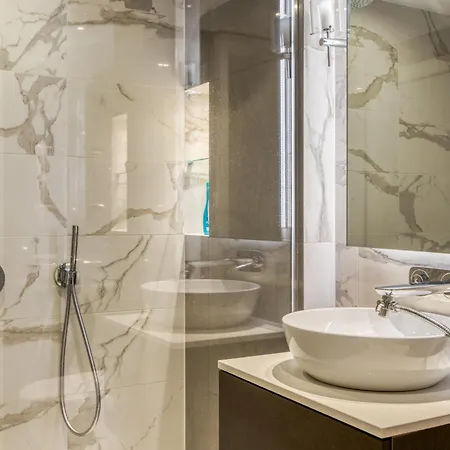 Hyde Park Luxury 2br 2ba Balcony London