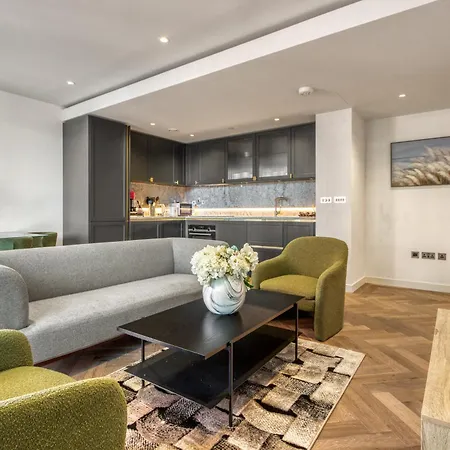 Hyde Park Luxury 2br 2ba Balcony