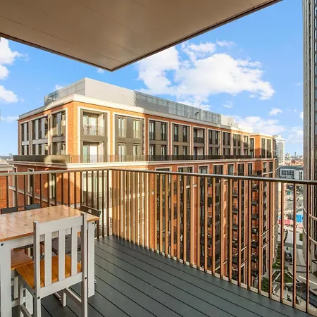 Hyde Park Luxury 2br 2ba Balcony Apartment