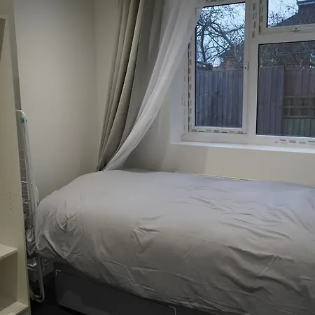 Modern Flat Near Wembley Stadium *