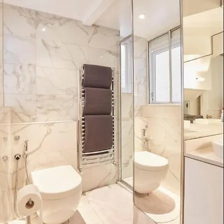 Charming Flat In Knightsbridge London