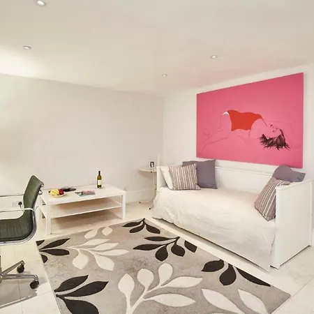 Charming Flat In Knightsbridge Apartment London