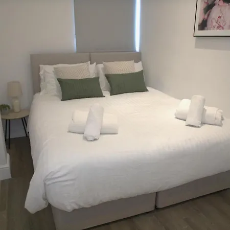 Apartment West Hendon With Parking *