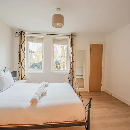 Stylish Spacious 3 Bed 5min Walk From Station London