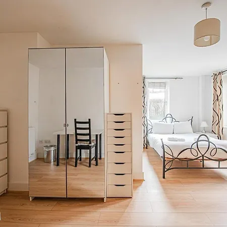 Apartment Stylish Spacious 3 Bed 5min Walk From Station London