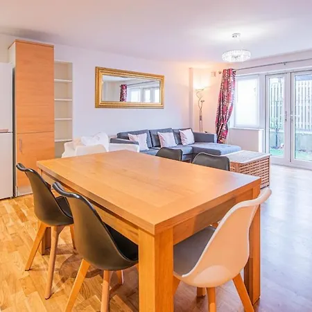 Stylish Spacious 3 Bed 5min Walk From Station * London