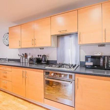 Apartment Stylish Spacious 3 Bed 5min Walk From Station London