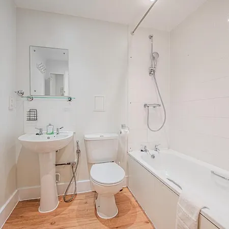 Apartment Stylish Spacious 3 Bed 5min Walk From Station *