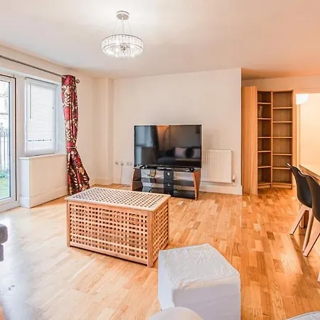 Apartment Stylish Spacious 3 Bed 5min Walk From Station