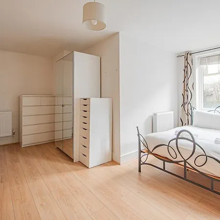 Stylish Spacious 3 Bed 5min Walk From Station London