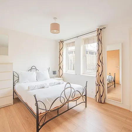Apartment Stylish Spacious 3 Bed 5min Walk From Station