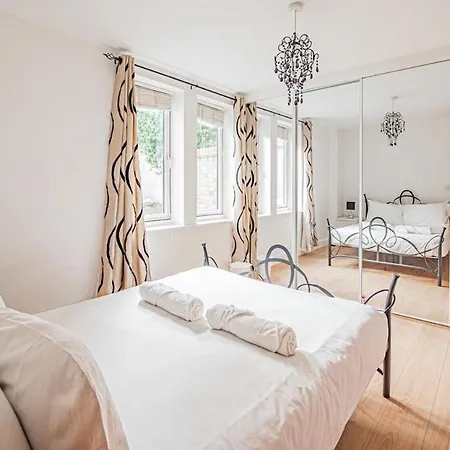 Apartment Stylish Spacious 3 Bed 5min Walk From Station *