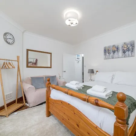 New! Cosy Flat - Wapping Station - Free Secure Parking