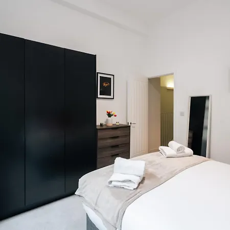 Stylish 3br Duplex In Vibrant Clerkenwell Apartment London