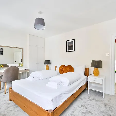 Comfortable Near Sloane Square * London