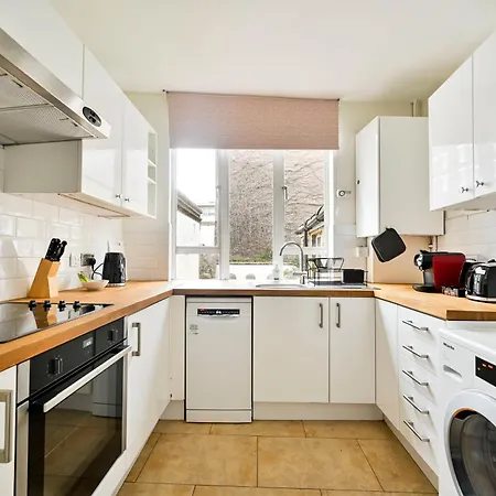 Comfortable Near Sloane Square Apartment