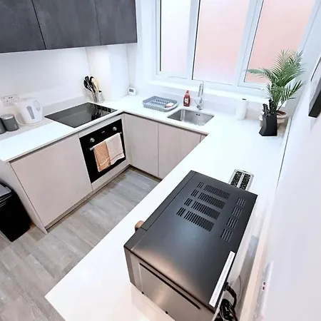 Apartment West Hendon With Parking