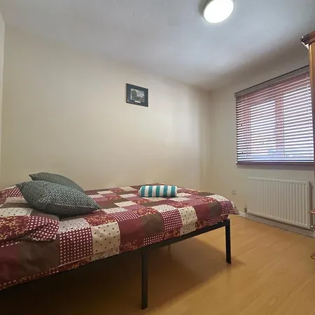 Double Near Airport, Excel In Heart Of Homestay London