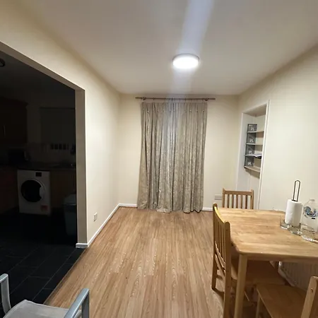 Double Near Airport, Excel In Heart Of Homestay *