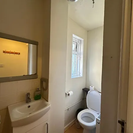 Double Near Airport, Excel In Heart Of Homestay *