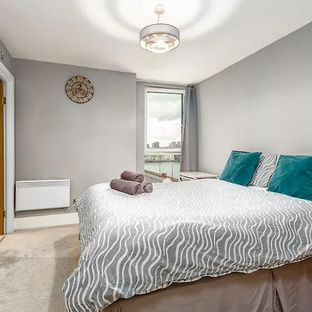 Amazing 2 Bedrooms With River Views For 6 People Apartment