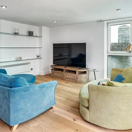 Amazing 2 Bedrooms With River Views For 6 People *