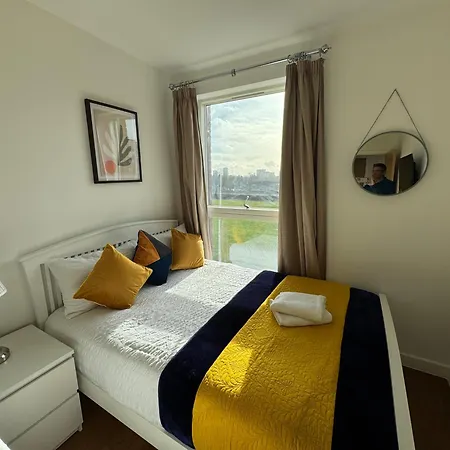 Gorgeous 2 Bedrooms 2 Bathroom, Balcony, Parking
