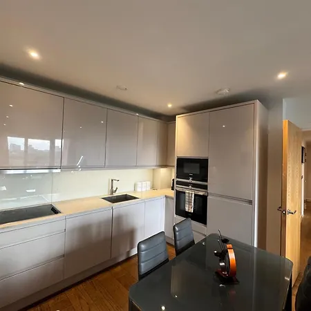 Gorgeous 2 Bedrooms 2 Bathroom, Balcony, Parking