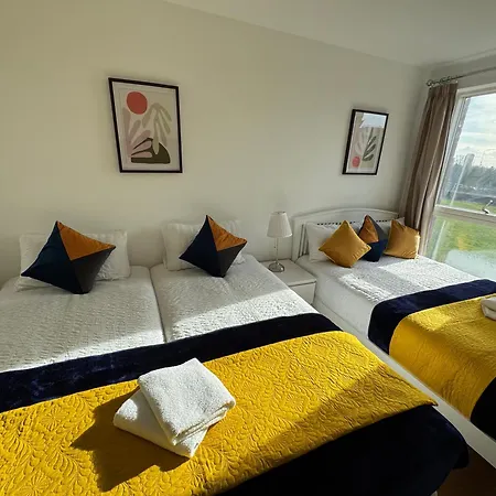 Gorgeous 2 Bedrooms 2 Bathroom, Balcony, Parking Apartment *