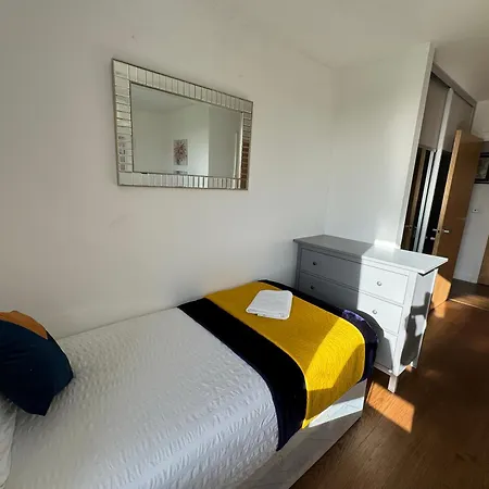 Gorgeous 2 Bedrooms 2 Bathroom, Balcony, Parking Apartment Edgware
