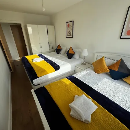 Gorgeous 2 Bedrooms 2 Bathroom, Balcony, Parking Edgware