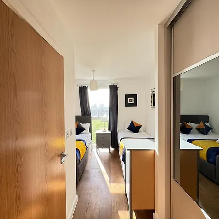 Gorgeous 2 Bedrooms 2 Bathroom, Balcony, Parking *