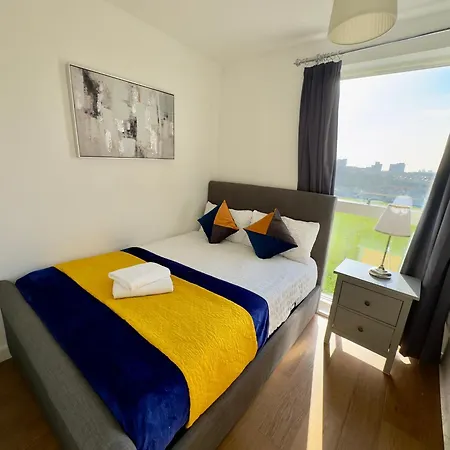Gorgeous 2 Bedrooms 2 Bathroom, Balcony, Parking Apartment