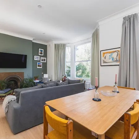Apartment Leafy & Stylish Brixton Retreat *