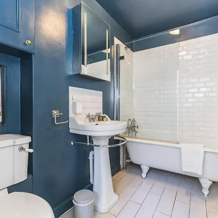 Leafy & Stylish Brixton Retreat * London