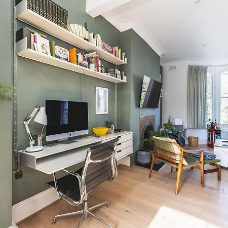 Leafy & Stylish Brixton Retreat Apartment *
