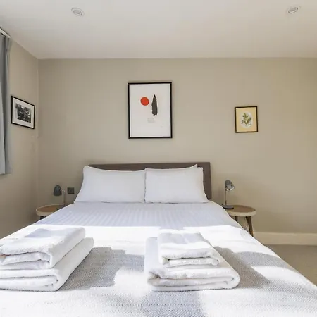 Leafy & Stylish Brixton Retreat * London
