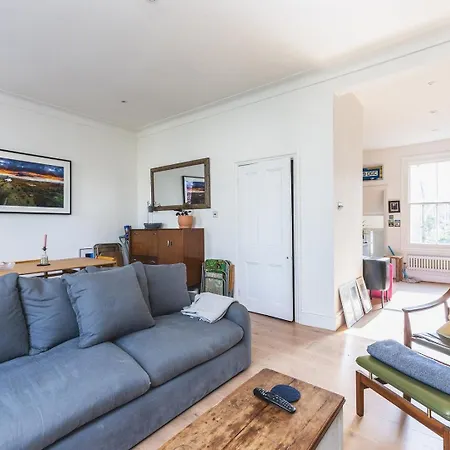 Leafy & Stylish Brixton Retreat