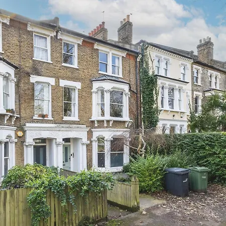 Leafy & Stylish Brixton Retreat
