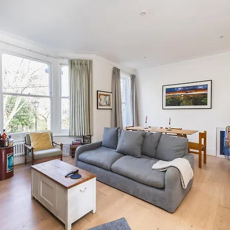 Leafy & Stylish Brixton Retreat Apartment *