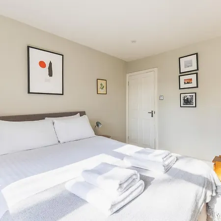 Leafy & Stylish Brixton Retreat London