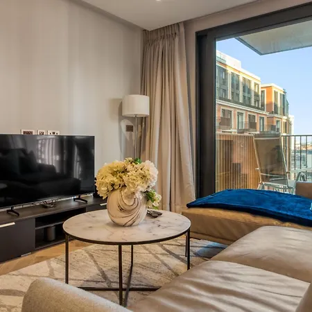 Hyde Park Beauty 2br 2ba Balcony Apartment
